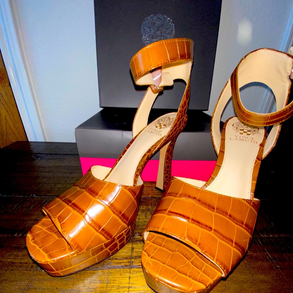 New Vince Camuto size 10